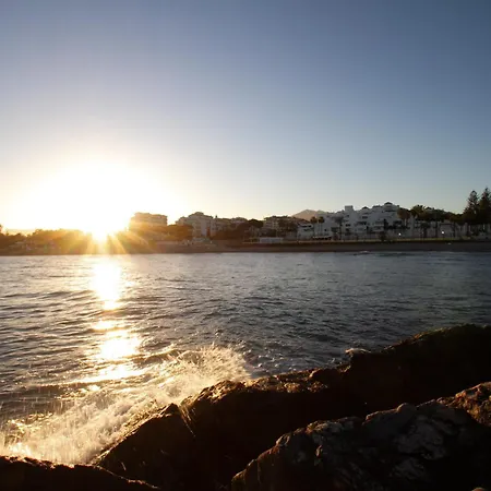 Banus - Banus - Playas Del Duque - Luxury 2br - 2ba - Heart Of Puerto Banus Direct Access - Steps From Marina & El Corte Ing Luxury Shopping - 35,000 M2 Tropical Gardens - 3 Pools - 2 Onsite Restaurants - Ideal For Families