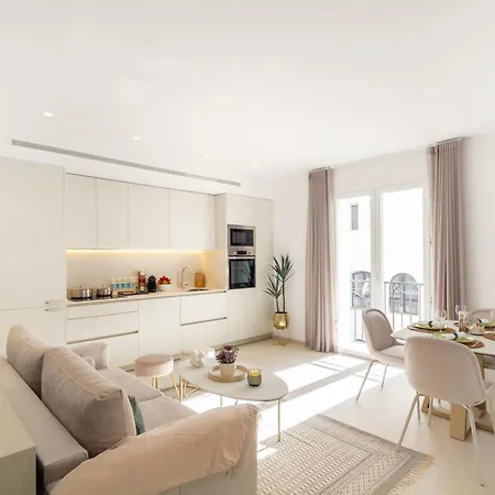 Banus - Banus - Playas Del Duque - Luxury 2br - 2ba - Heart Of Puerto Banus Direct Access - Steps From Marina & El Corte Ing Luxury Shopping - 35,000 M2 Tropical Gardens - 3 Pools - 2 Onsite Restaurants - Ideal For Families